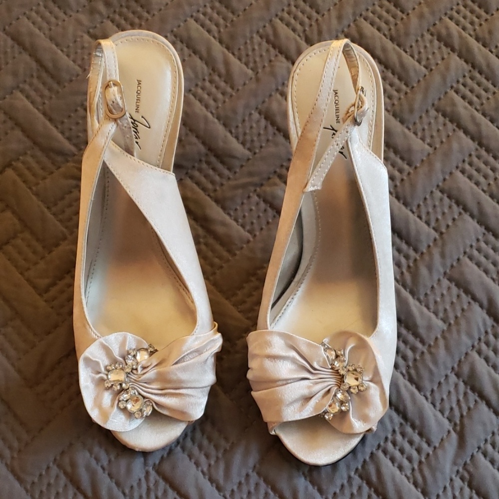 Silver sling back open-toed heels!